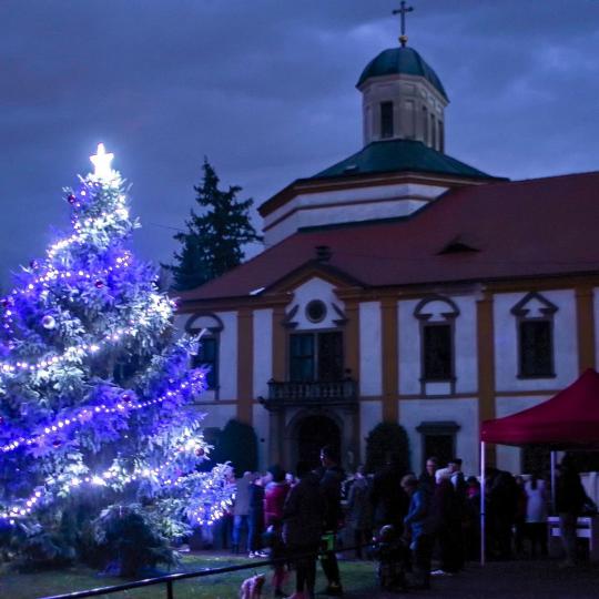 Vánoční strom v Cholticích 2021.